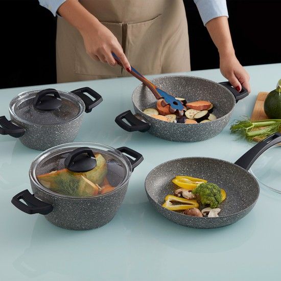 Granitestone 20 Piece Nonstick Cookware and Bakeware Set - Bed